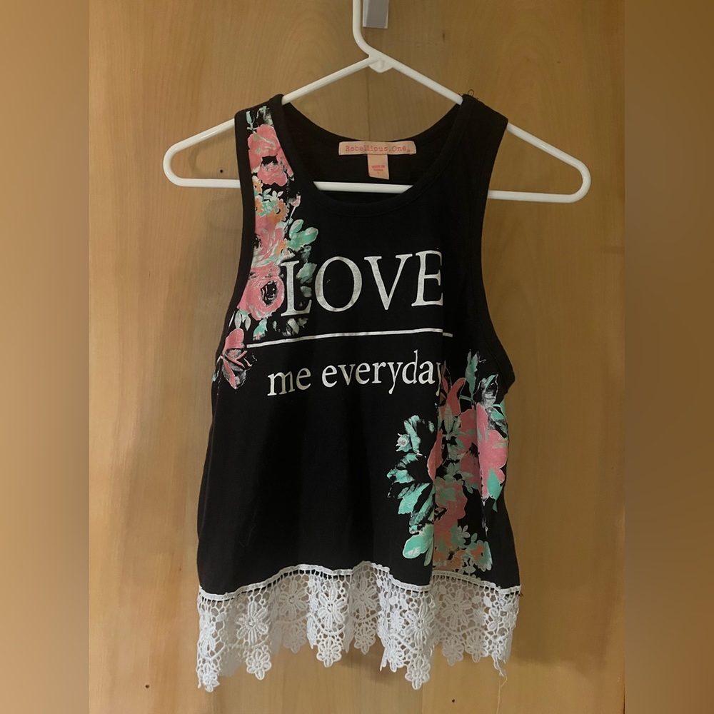 Graphic tank with lace detail